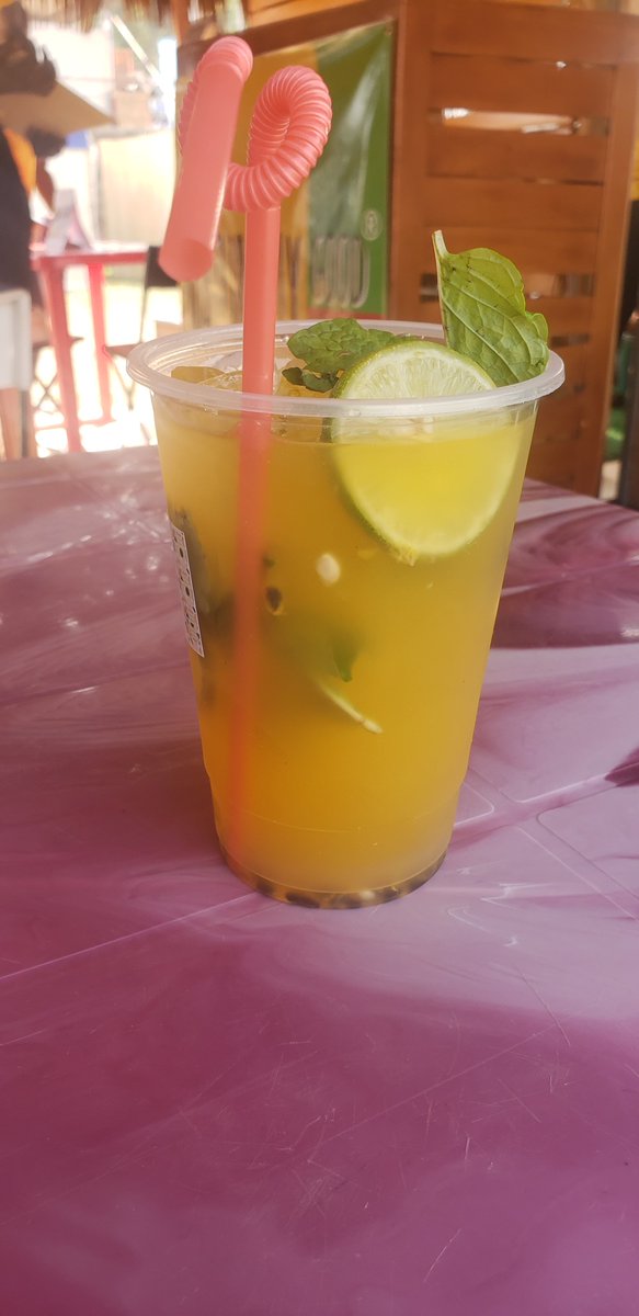 NaturalSyrup's tweet photo. Les meilleurs cocktails et mocktails 
#NGS  sont présents à Yafé jusqu'au 3 janvier 2021.
Alors on vous sert quoi?
Mocktail 1000frs
Cocktail alcoolisé 1500-2000frs
Jus naturels mais aussi nems, shawarma, crêpes et frites

#NaturallyGoodSyrup #naturalsyrup https://t.co/ryk20up5WI