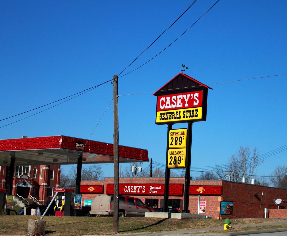Ghentite's tweet photo. My store 9 years ago in my hometown. It looks they put the 8 upside down.
#CaseysGeneralStore #KCmetro $CASY https://t.co/QoiAkcQKZ8