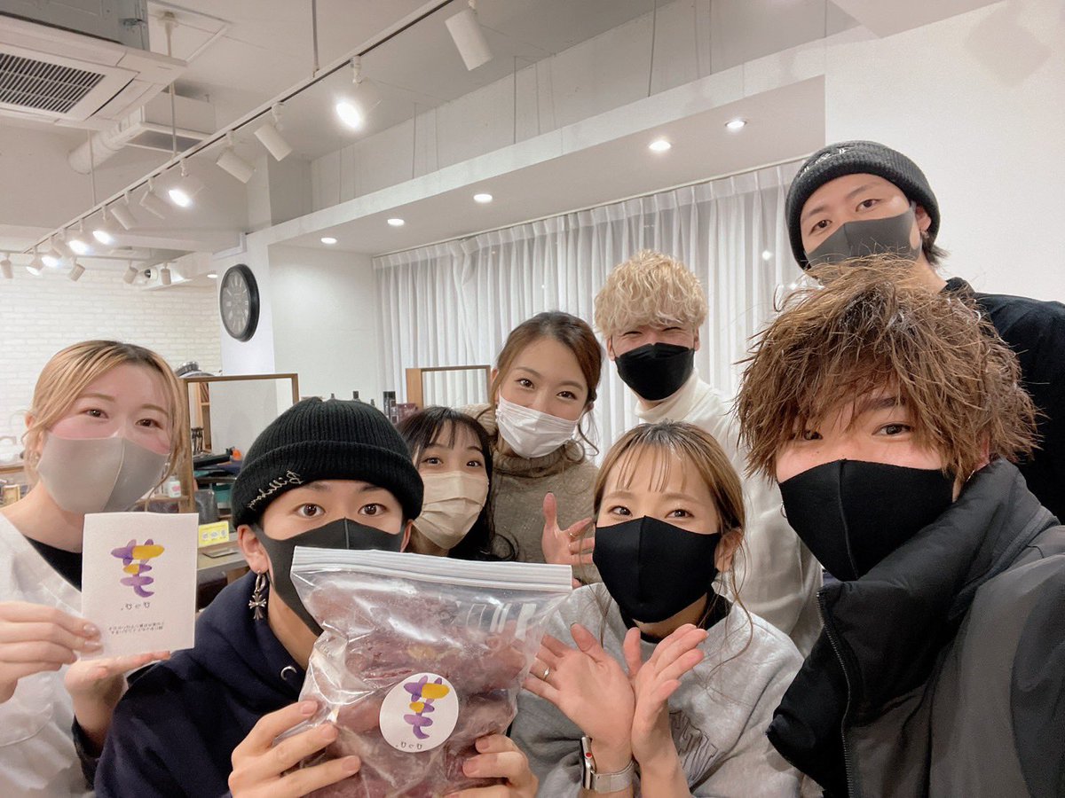 CIELNANA2's tweet photo. 山下社長、平山専務、ありがとうございます！！
美味しそうで、ずっと食べてみたかった芋ぴっぴ🤩
とても嬉しいです！！

みんなで頂きます！！
＃芋ぴっぴ https://t.co/6MeVhnqmf3