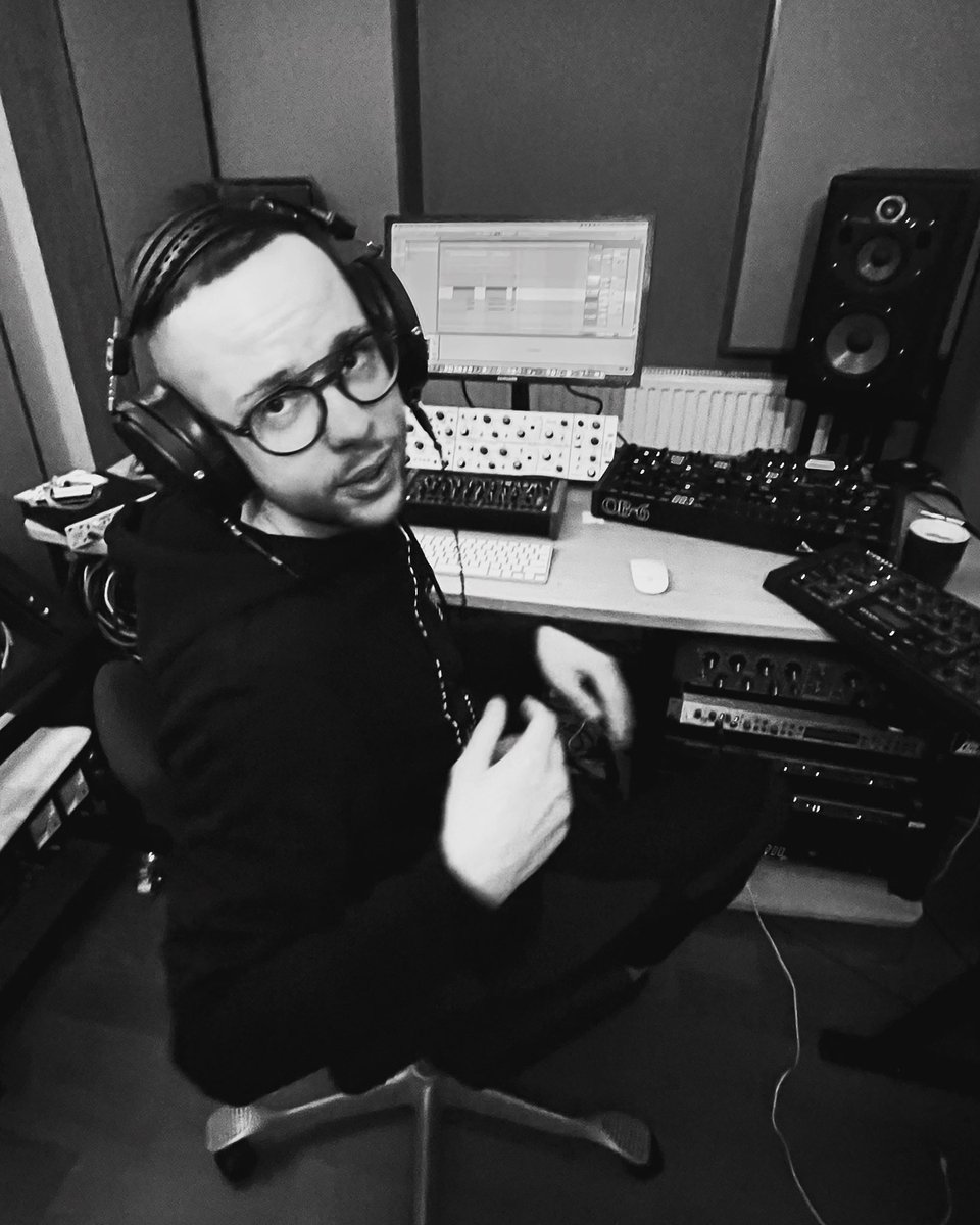 The last moment here before Christmas break Is starting early this year as weekend is coming one way or another.

Friday - Lublin @domkulturylublin 
Saturday - Katowice @klub.cel 
.
.
.
.
.
#techno #technomusic  #Christmas #studio #studiotime