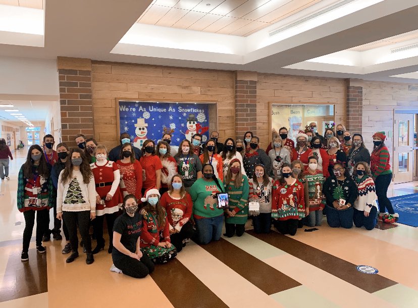 BushBsd's tweet photo. Happy Holidays! #bushbears #UglySweaterDay https://t.co/RDQXBYKIOq