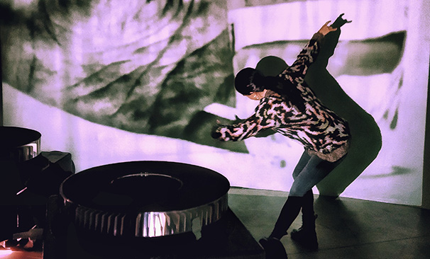 Suena la memoria como un latido
de Ana Pair
8 de enero en Arts Santa Mònica. 
👉tea-tron.com/murotron/blog/….