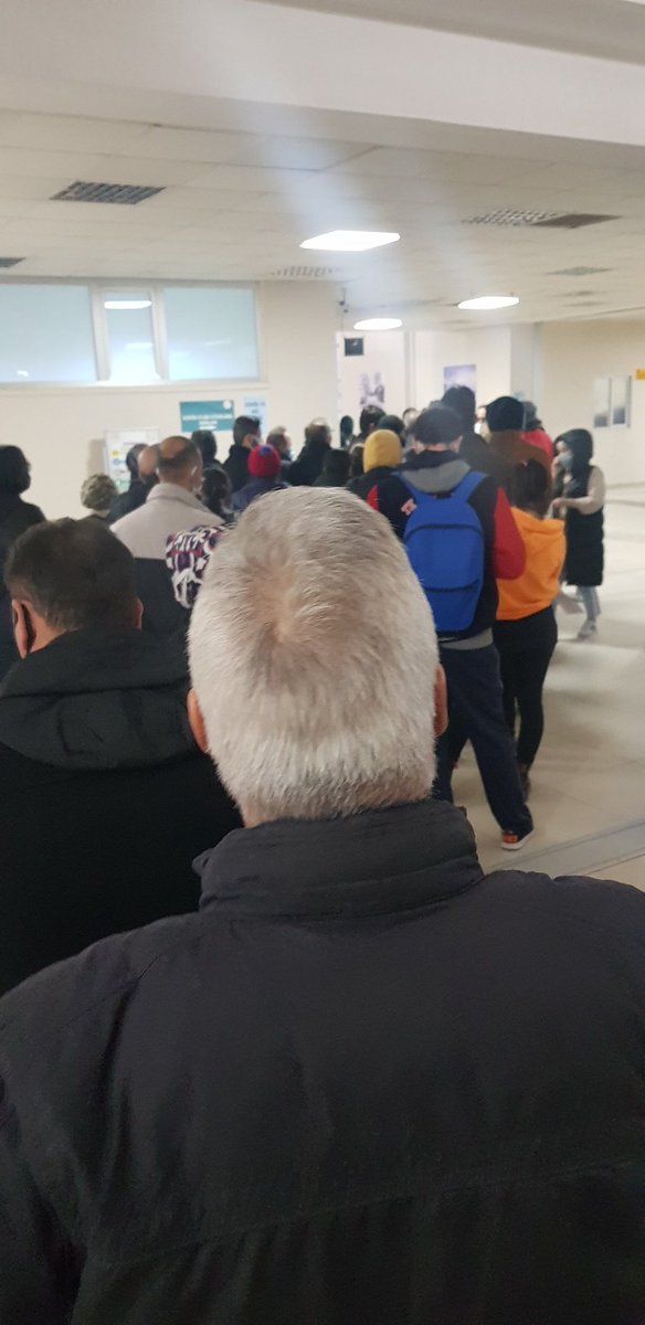 serbayerdeviren's tweet image. Merak ediyorum neden randevu alıyor ? Her geleni zaten sıraya sokup aşı vuruyorsanız ??? @KanuniEAH @drfahrettinkoca @saglikbakanligi