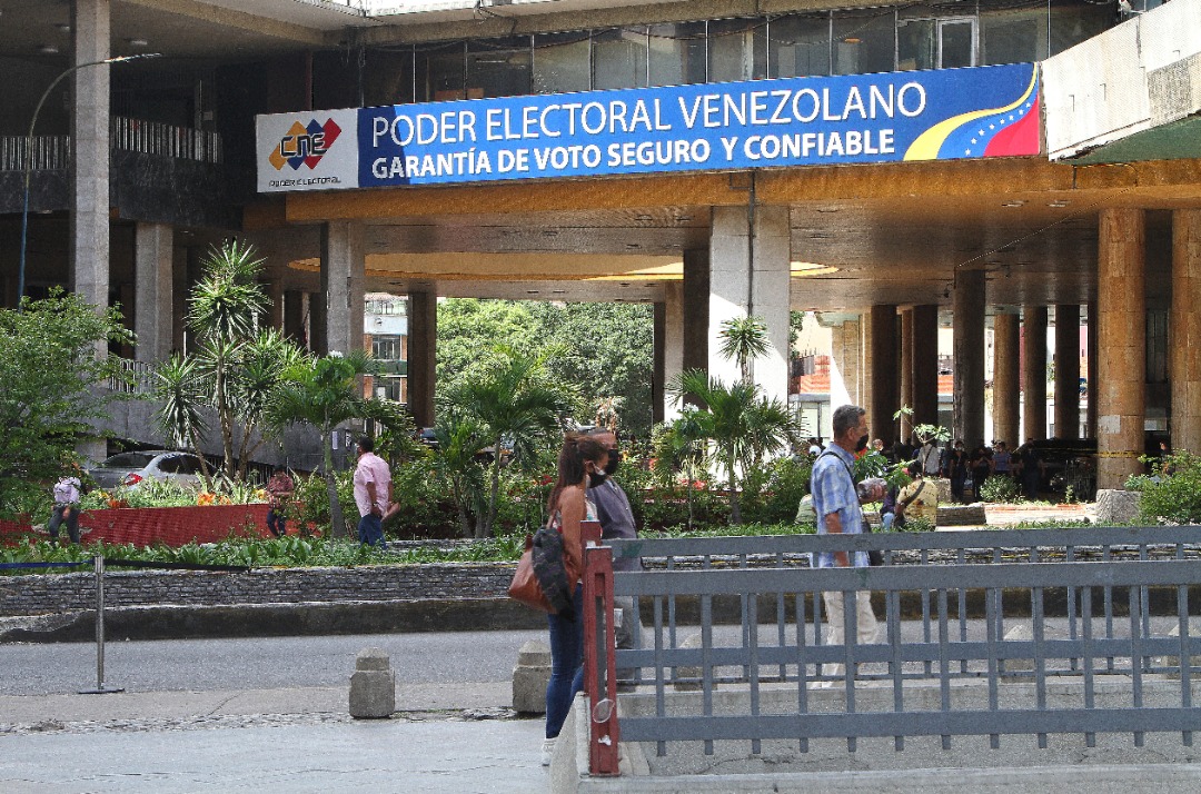 cneesvzla's tweet photo. Este miércoles 22 de diciembre de 2021 arrancó la campaña electoral para la elección de Gobernador o gobernadora del estado Barinas, actividad número 19 establecida en el cronograma electoral de estos comicios. https://t.co/hMisJeDLLT