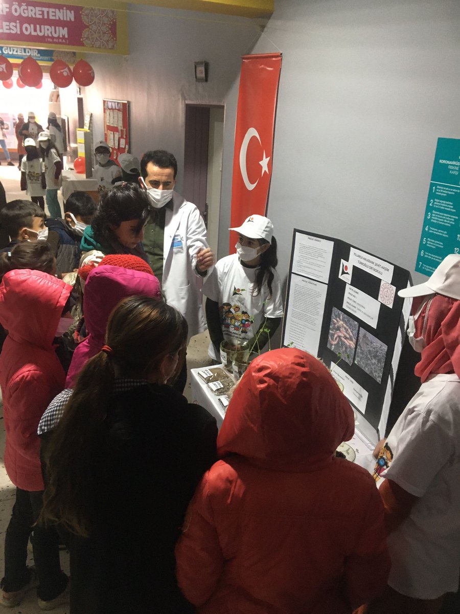 TUBİTAK 4006 Fuarımız Kaymakamımız Sn <a href="/Gbyknalcc/">Güher Sinem Büyüknalçacı</a> ve İlçe Milli Eğitim Müdürümüz @yusufguzel0621 in katılımlarıyla gerçekleşti. Farklı okullardan gelen idareci ve öğrencilerimiz stantları büyük bir ilgiyle takip ettiler. <a href="/Diyarbakirmem/">Diyarbakır İl Millî Eğitim Müdürlüğü</a> <a href="/CinarMEM21/">Çınar İlçe Milli Eğitim Müdürlüğü</a>