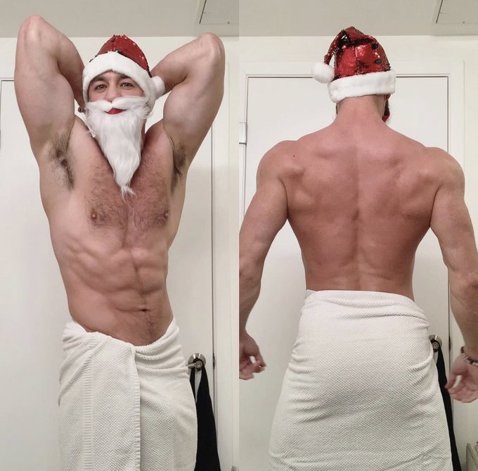 Retweet if you want to unwrap Santa… 🎅🏼

#HoHoHo #HoHoHolidays #santababy #SantaIsComing https://t.c