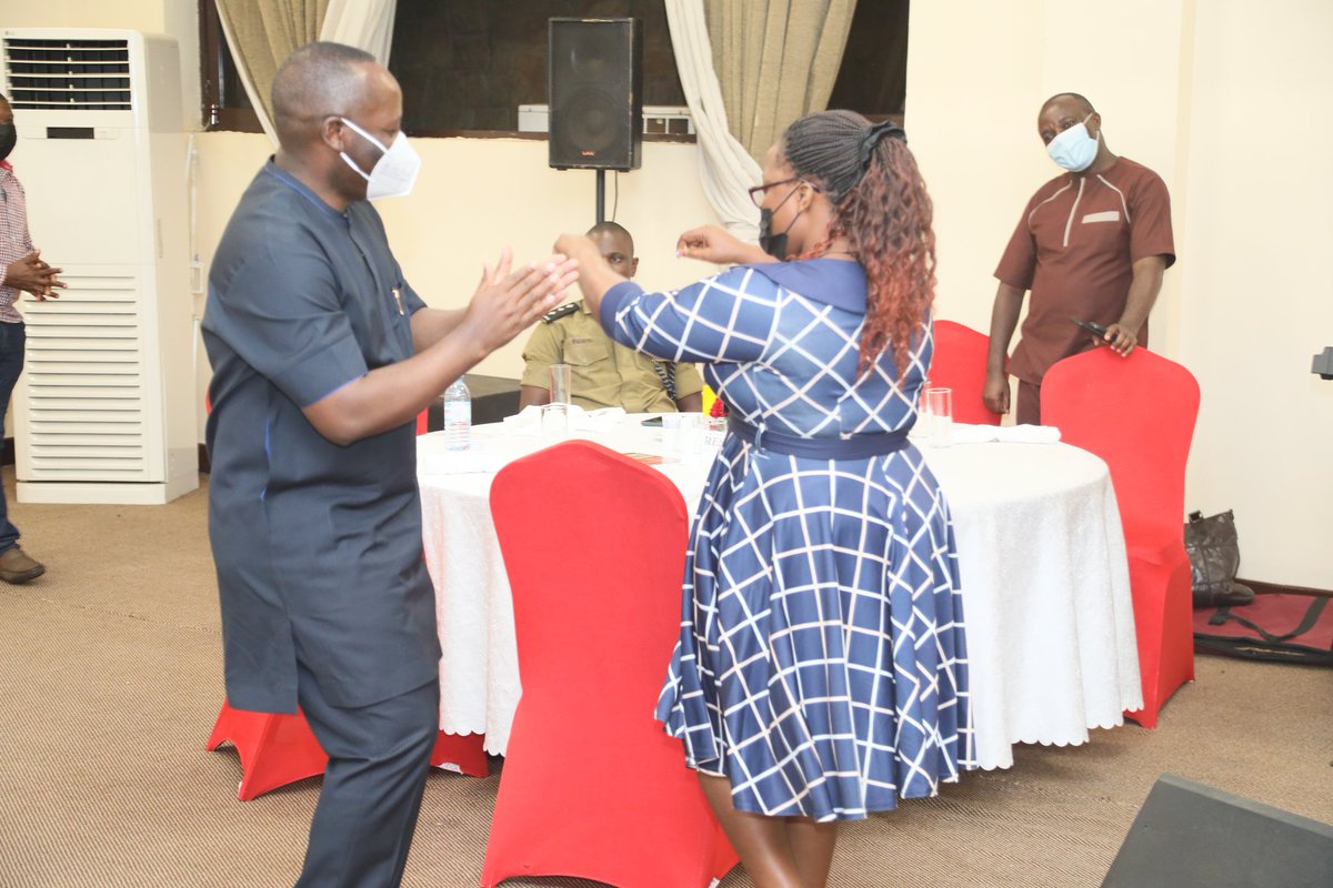 PatrickOcaido's tweet photo. The Leader of Opposition @MathiasMpuuga has this evening hosted journalists to a sumptuous dinner at Protea Hotel. The Christmas dinner was intended to appreciate the work of media in agenda setting. @Parliament_Ug https://t.co/gHDi6FSLRF