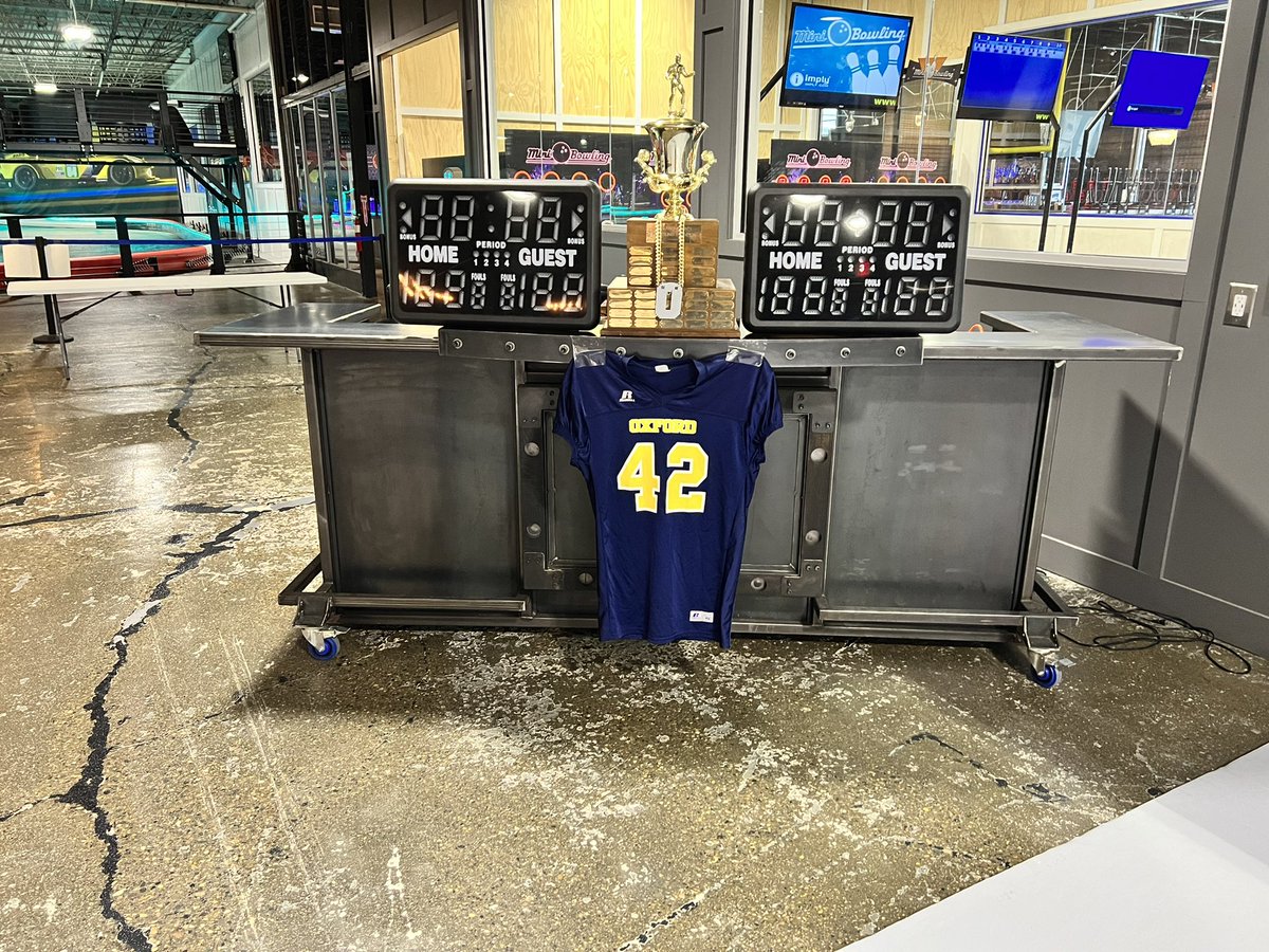 OxfrdWrstlng's tweet photo. TONIGHT we are hosting a special HONOR dual vs John Glenn at Legacy 925! JV matches start @ 5pm with Varsity dual @ 6pm. TIME TO BRING THE TOWN TOGETHER! #Bluebloods https://t.co/3pgi1IWFTZ