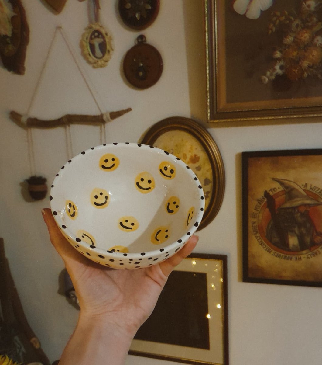 elvensunflower's tweet photo. I've been painting pottery lately and it's super therapeutic, even if they haven't turned out how I'd like because of my hand tremors. It's still nice to do and I love it. 🌿 https://t.co/2Bi2msEnYB
