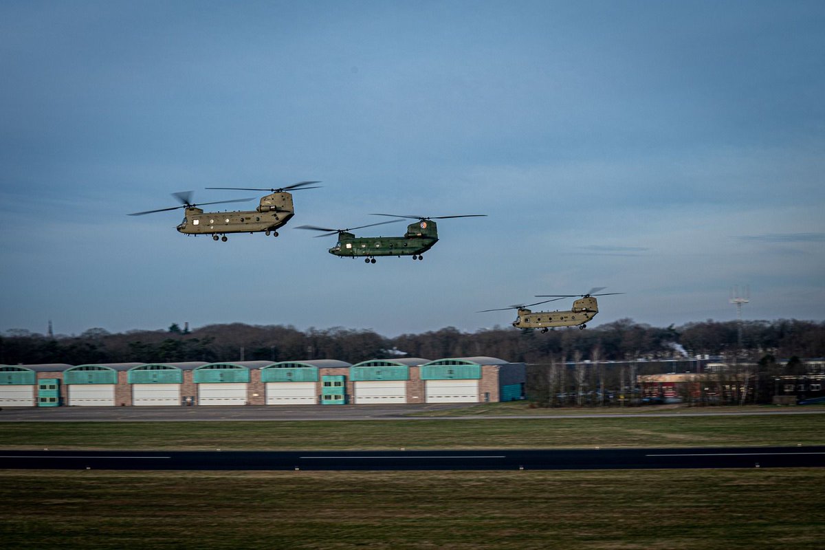 RobAdang's tweet photo. Vandaag laatste vlucht van onze 'ACMS' Chinook, het werkpaard van @dhcluchtmacht dat ruim 25 jaar vrede en veiligheid bracht op vele plaatsen in de wereld. Trots op de mannen en vrouwen van @298Squadron die hun belangrijke taken voortzetten met de nieuwste CH-47F @Kon_Luchtmacht https://t.co/UHa1c0CYOM