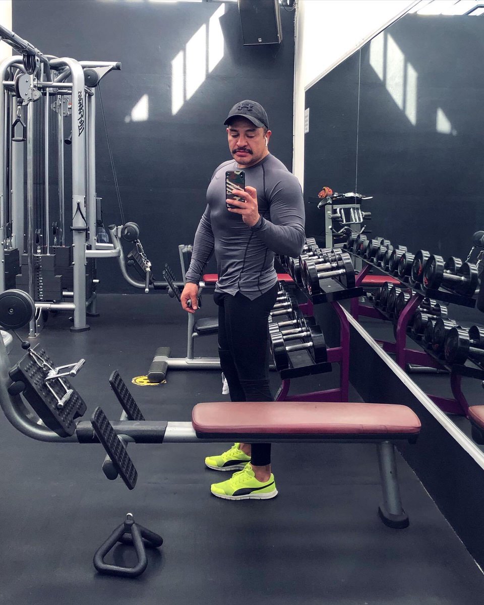 JuRoMaRo's tweet photo. Como diría mi mamá cuando llegaban visitas a la casa, cuidado con el perro porque muerde!!
🐶
#actitud
#gym
#soy502
#chapinesporelmundo
#chapin
#cdmx
#mexico
#livfit
#entrenos
#gymmotivation https://t.co/HEHzK966BX