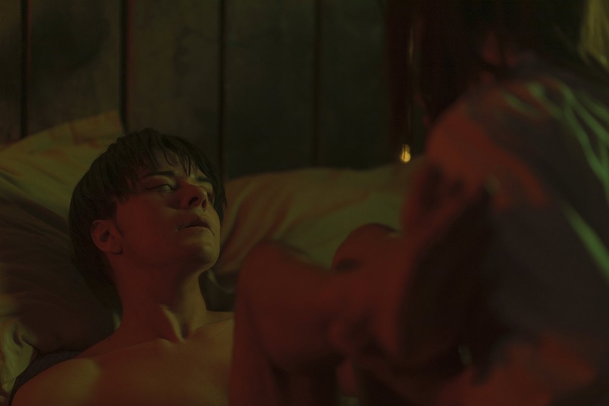 wolfotyy's tweet photo. [ THE MOTEL]🔞

This month we created a motel-style photo shoot in which two non-random people met by chance. 💡🔑🛏

Full pack on Patreon 🔥

Ph and Levi @lavlienlane 

#eren #snk #aot #shingekinokyojin #進撃の巨人 #levi #ereri #riren #levi #cosplay #yaoi  #AttackOnTitan https://t.co/jEQ5kVn8Au