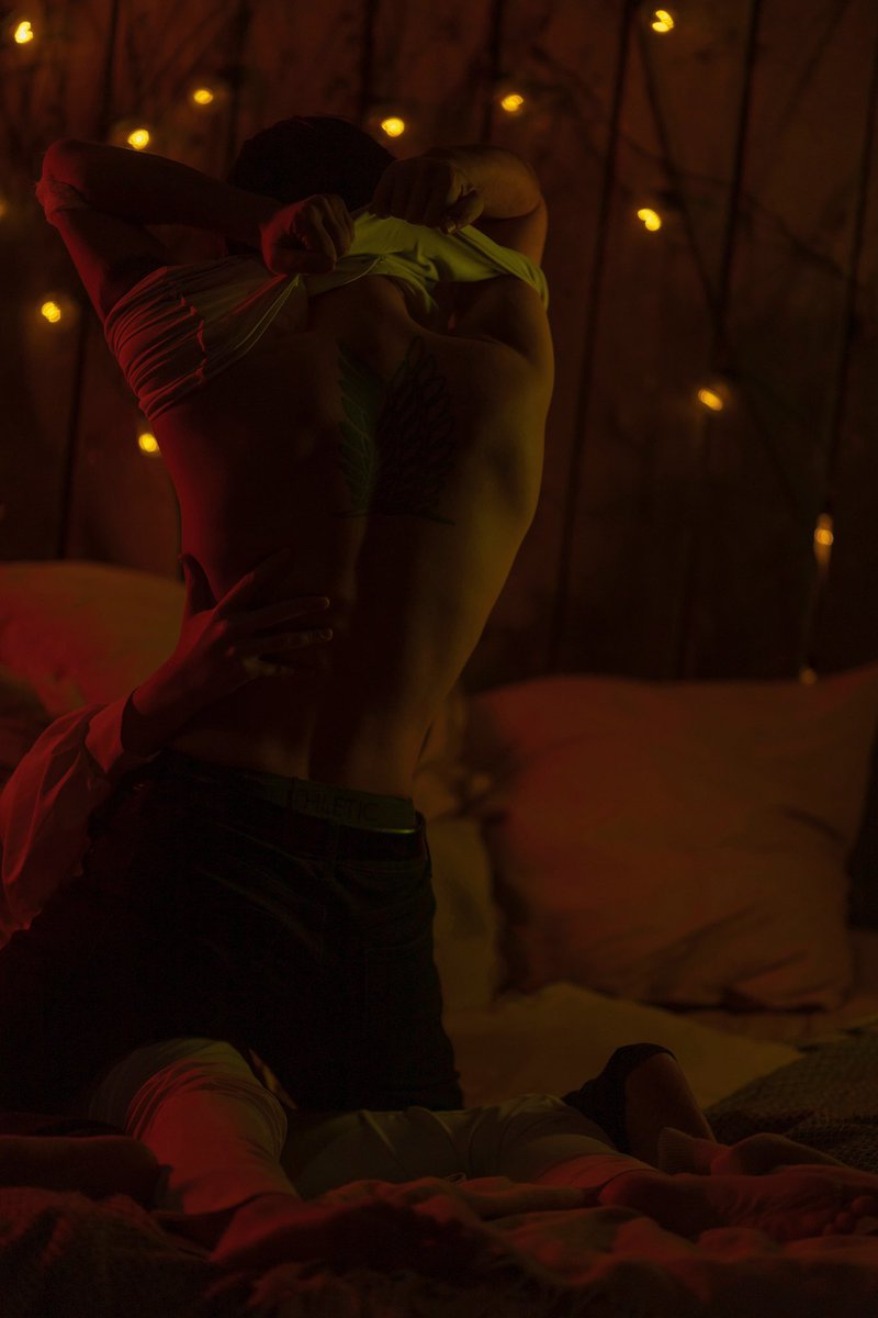 wolfotyy's tweet photo. [ THE MOTEL]🔞

This month we created a motel-style photo shoot in which two non-random people met by chance. 💡🔑🛏

Full pack on Patreon 🔥

Ph and Levi @lavlienlane 

#eren #snk #aot #shingekinokyojin #進撃の巨人 #levi #ereri #riren #levi #cosplay #yaoi  #AttackOnTitan https://t.co/jEQ5kVn8Au