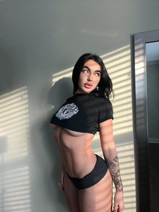 Undercover demon lover. https://t.co/Dtytp9bRNy