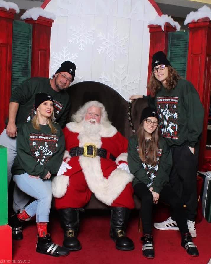 BooBooRedBear's tweet photo. #MarsFamily π§‘π§‘π§‘
Are you being the ready for Christmas?
#ChristmasIsComing π
π
@MARSStore πππ
#MarsFit #MarsMerch
#ThisIsLifeOnMars @30SECONDSTOMARS https://t.co/nCMe9O4KhL