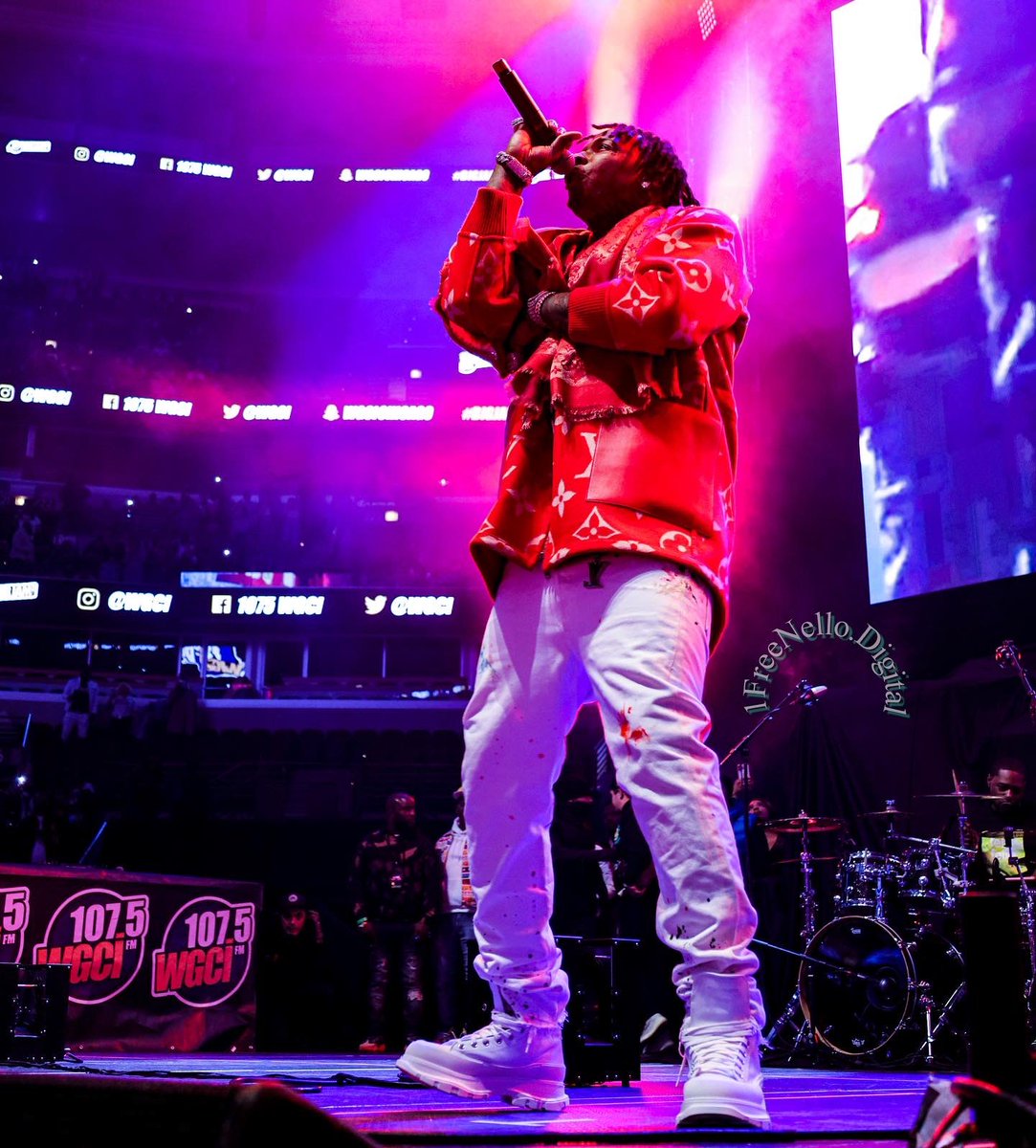 Nellogoku_'s tweet photo. MoneyBagg Yo🎤🔥
@moneybaggyo @wgci
Shot By: Me 📸
DM For Booking 💯
#bigjam #moneybaggyo #photographer #certifiedspeaker https://t.co/c0xO66hQeJ