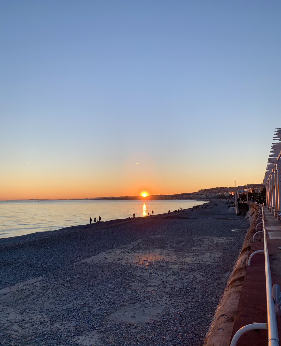 LLaRosaSerafini's tweet photo. Couché de soleil sur Nice 🌅

#Nice06 #ILoveNice #sunset #PhotoOfTheDay #CotedAzurFrance https://t.co/Ywfd37pIsJ