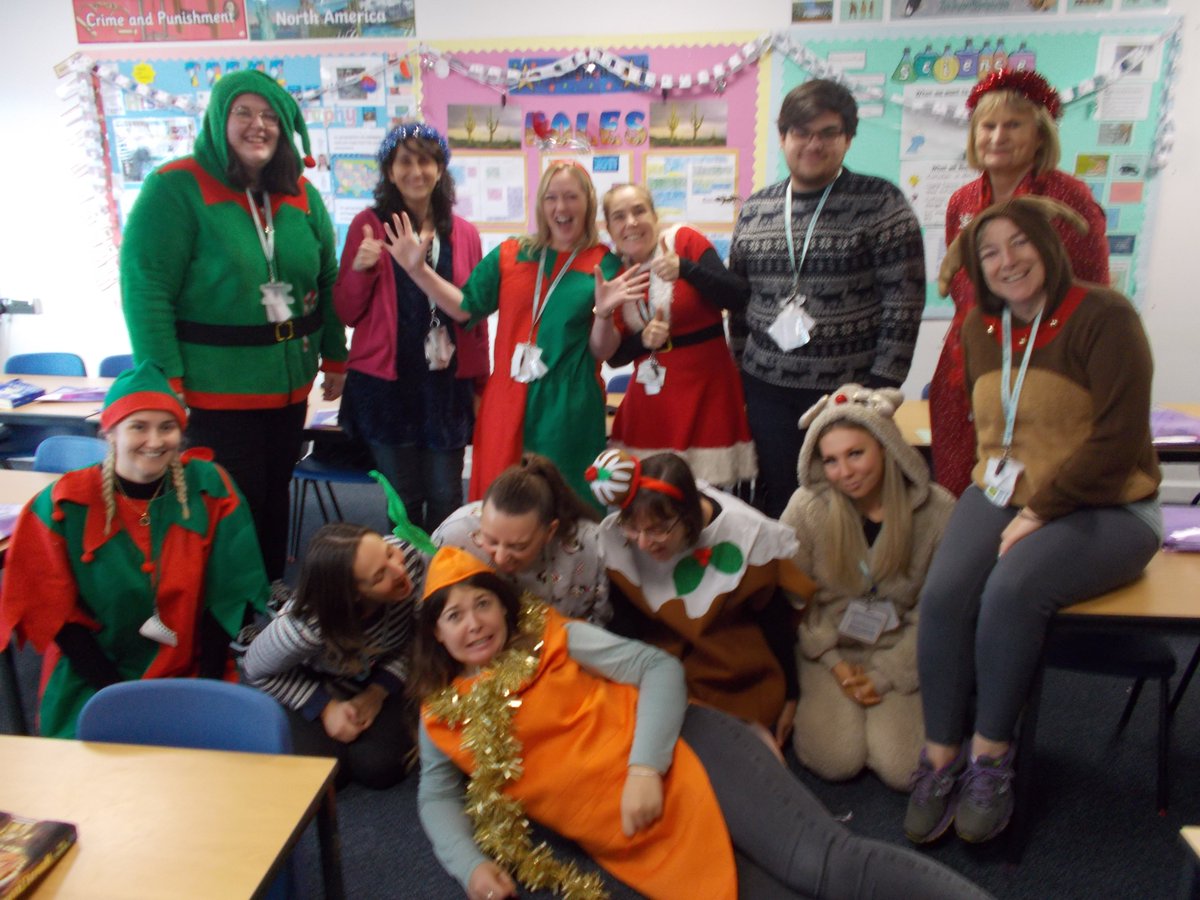 Pilgrim_School's tweet photo. ⭐🎄Merry Christmas!🎄⭐

From everyone here at Pilgrim Primary, we wish all of our school community a very happy Christmas and a peaceful New Year. We look forward to welcoming the children back on Wednesday 5th January 2022. https://t.co/hOq5LAmjdU