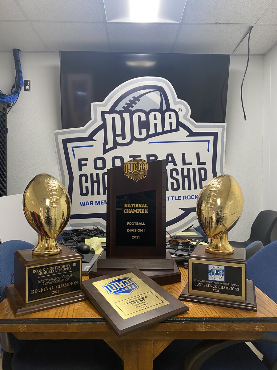 Been a few days and the feeling is still the same💍..... proud of all my teammates and coaches. Never thought this would be the outcome. NATTY CHAMPS ❗️❗️ <a href="/nmmibroncos/">NMMI Football</a>