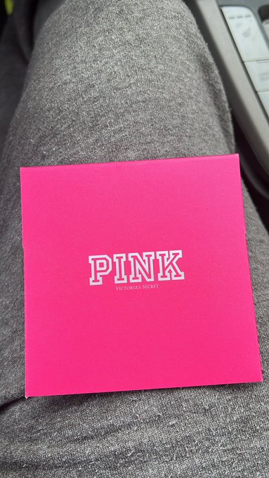 Thanks cupcake 🧁 for the early gift card. https://t.co/P3NFkuZOMD<a href="/tag/skull"class="tags"><span>#skull</span></a><a href="/tag/infinityscarf"class="tags"><span>#infinityscarf</span></a><a href="/tag/natashacouture"class="tags"><span>#natashacouture</span></a>