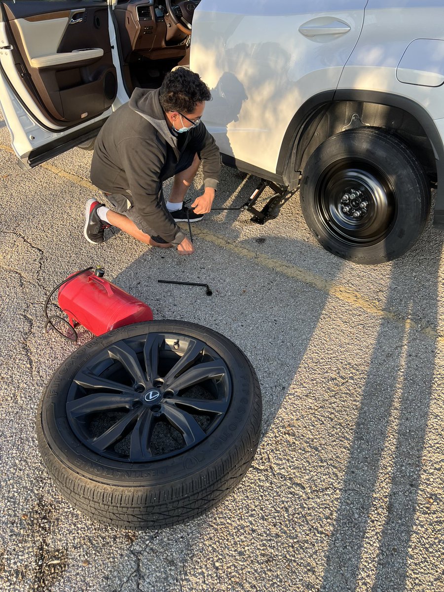 kasey__andrews's tweet photo. A very sincere THANK YOU to this admirable gentleman (whose name just slipped my mind! π) for coming to my aid this AM when I got a flat on PGBT. I had a 9:30 engagement & Lexus RS was a 90min+ window. Thanks to him, I actually ended up arriving on time! TY! @walmart #store1216 https://t.co/7nTnyTOrAT