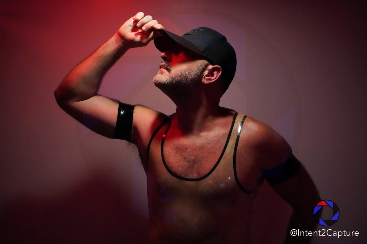 Intent2Capture's tweet image. Look up. #Fetishphotography #rubbermen #gayrubber #rubbergay #rubberfetish #latex #latexfetish #dilf #scruffy #scruffygay #fetishart #snoutcap #nastypig #rubaddiction #gear365 #shinyfetish