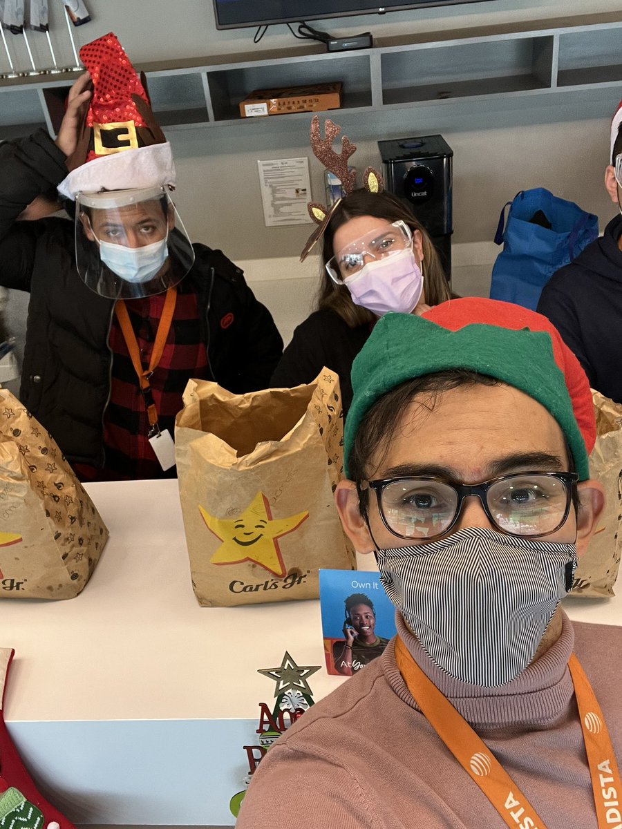 IvanJValentin's tweet photo. Delivering some tasteful Holiday’s spirit! Thanks @tonydiazatt @priscila_rizo @@SolizStrong  #LifeAtATT #Proud2bYoung #Hohoholidays let’s lift the holidays spirit one more time! https://t.co/ppu16SMgNl