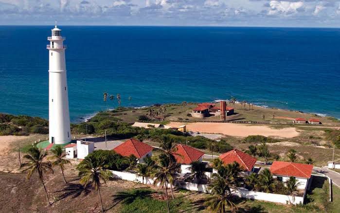 DivaneidePT's tweet photo. RISCO PARA MÃE LUIZA! 

Derrubada emenda que fortalecia a proteção das áreas de dunas da ZPA10, em Mãe Luiza e seu entorno.

Com a rejeição, poderá haver construção vertical no entorno do Farol, o que pode comprometer sua vista. Lamentável! https://t.co/esL8NQ97Yh