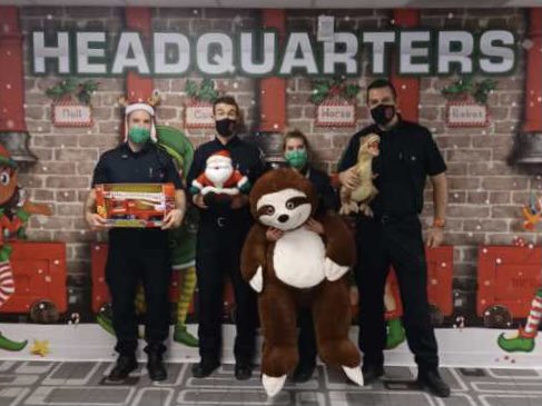 OPFFALocal_162's tweet photo. A group of off-duty members spent  the morning volunteering at #ToyMountain helping to make sure there are gifts under the tree for children from low-income families. 

 #OttCity @IAFFCanada @opffa @OttFire @glennvangulik https://t.co/RyX7iuFZl5