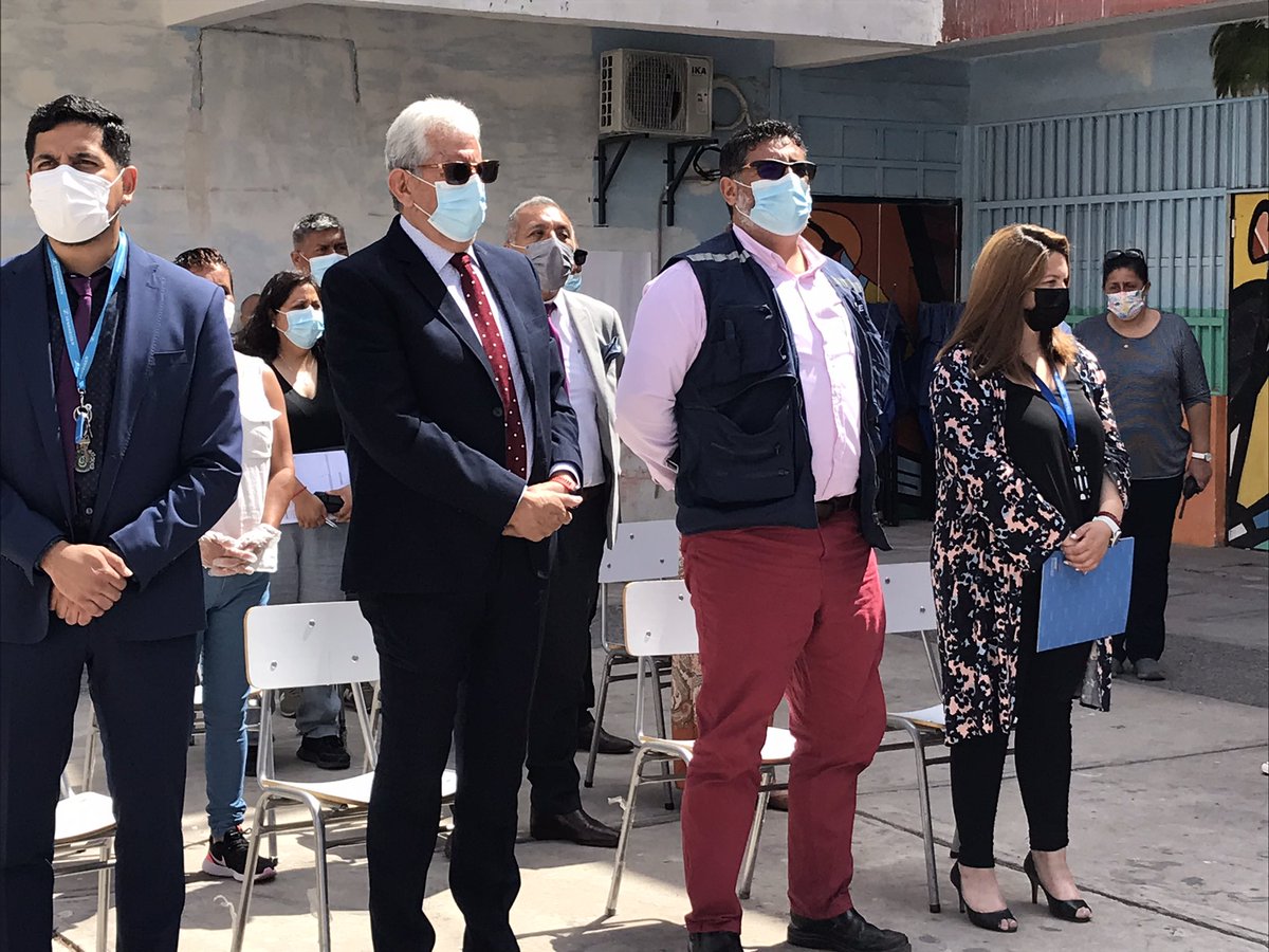 SenameTarapaca's tweet photo. 👨🏽‍🎓Dos jóvenes del Centro Privativo de Libertad de @SenameTarapaca se licenciaron de educación Básica y Media. Directora Regional(s) Andrea Briceño participó de ceremonia junto a Director del Centro y del Liceo CEIA, además del equipo técnico y docente #JusticiayReinserciónJuvenil https://t.co/QIPKO5NFUq