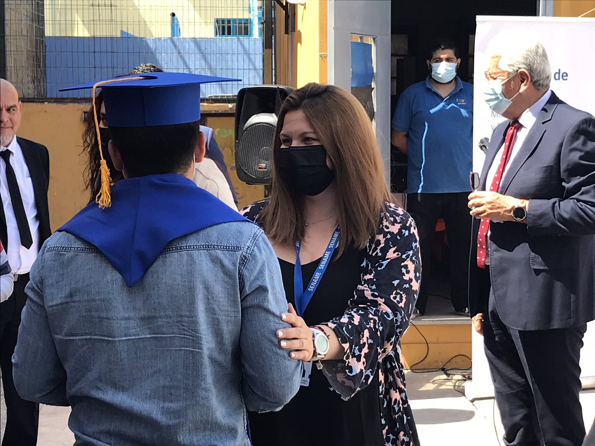 SenameTarapaca's tweet photo. 👨🏽‍🎓Dos jóvenes del Centro Privativo de Libertad de @SenameTarapaca se licenciaron de educación Básica y Media. Directora Regional(s) Andrea Briceño participó de ceremonia junto a Director del Centro y del Liceo CEIA, además del equipo técnico y docente #JusticiayReinserciónJuvenil https://t.co/QIPKO5NFUq