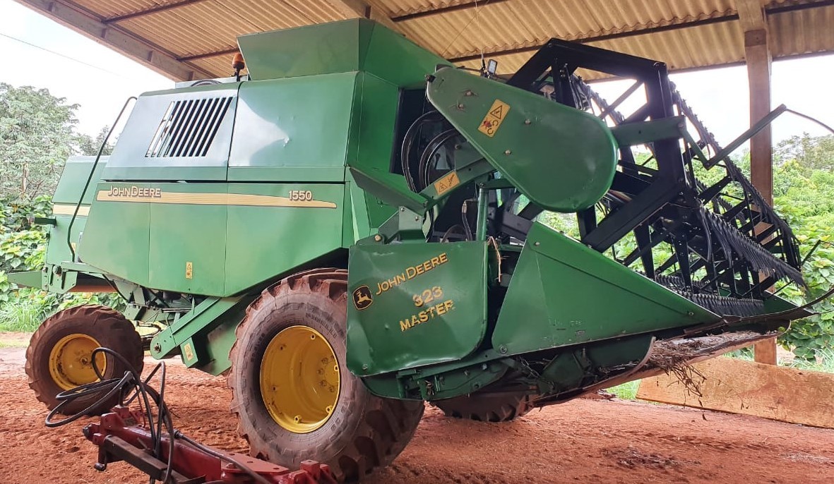 ruralvendas's tweet photo. JD1550  23pés Hydro
Ano2001  P. Fixa
Único Dono!
4.826h motor.  3.891h trilha
R$300.000,00 somente a vista
Tacuru MS

.
.

#johndeere #agricultor #agricultura #fazenda #colheitadeira #parana #terra #rural #agricultores #lavoura #safrinha #riograndedosul #santacatarina #farm https://t.co/GLO0kuO14K