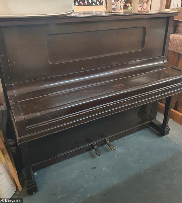 TheNorskaPaul's tweet photo. DIY expert transforms an old #Gotrian #Sternberg piano into a modern home BAR ๐ณ
Julie, from the #UK was pleased with the end result despite making one error, can you spot the keys ๐น are wrong way round ๐๐คทโโ๏ธ looks superb though. ๐๐ฅ๐ป https://t.co/4EfWEvyOVK