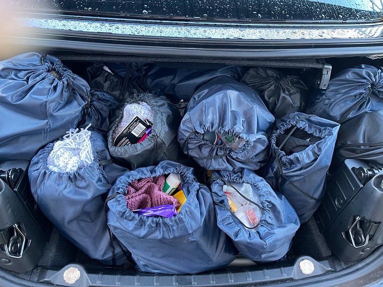 secretangelsuk's tweet photo. Helping the Homeless with Winter Care Kits
We delivered 20 homeless drawstring sacks to a shelter donated by Total Enterprise Solutions. The packs comprised of hats, scarfs, gloves, socks, hygiene products, food, drink &amp; @GreggsOfficial gift card. Dave will distribute accordingly https://t.co/LoNcjZTBf1