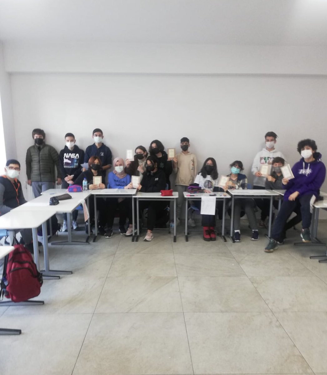 9. Sınıflarımız bu ay İnsan Neyle Yaşar’ı okudu ve değerlendirdi. Kitaptan ne anladık, neler düşündük oturduk konuştuk ve çok keyif aldık <a href="/Emrahozcan6785/">Emrah Özcan</a>