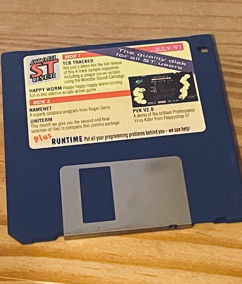 AtariCrypt's tweet photo. Enjoyed geeking out and going through a few of my Atari ST coverdisks tonight. All worked. Some were rubbish and some rather cool. Like this one by ST User magazine.
#Atari #AtariST #STUser
→ https://t.co/A39n26NPz1 https://t.co/BrgT48pUln