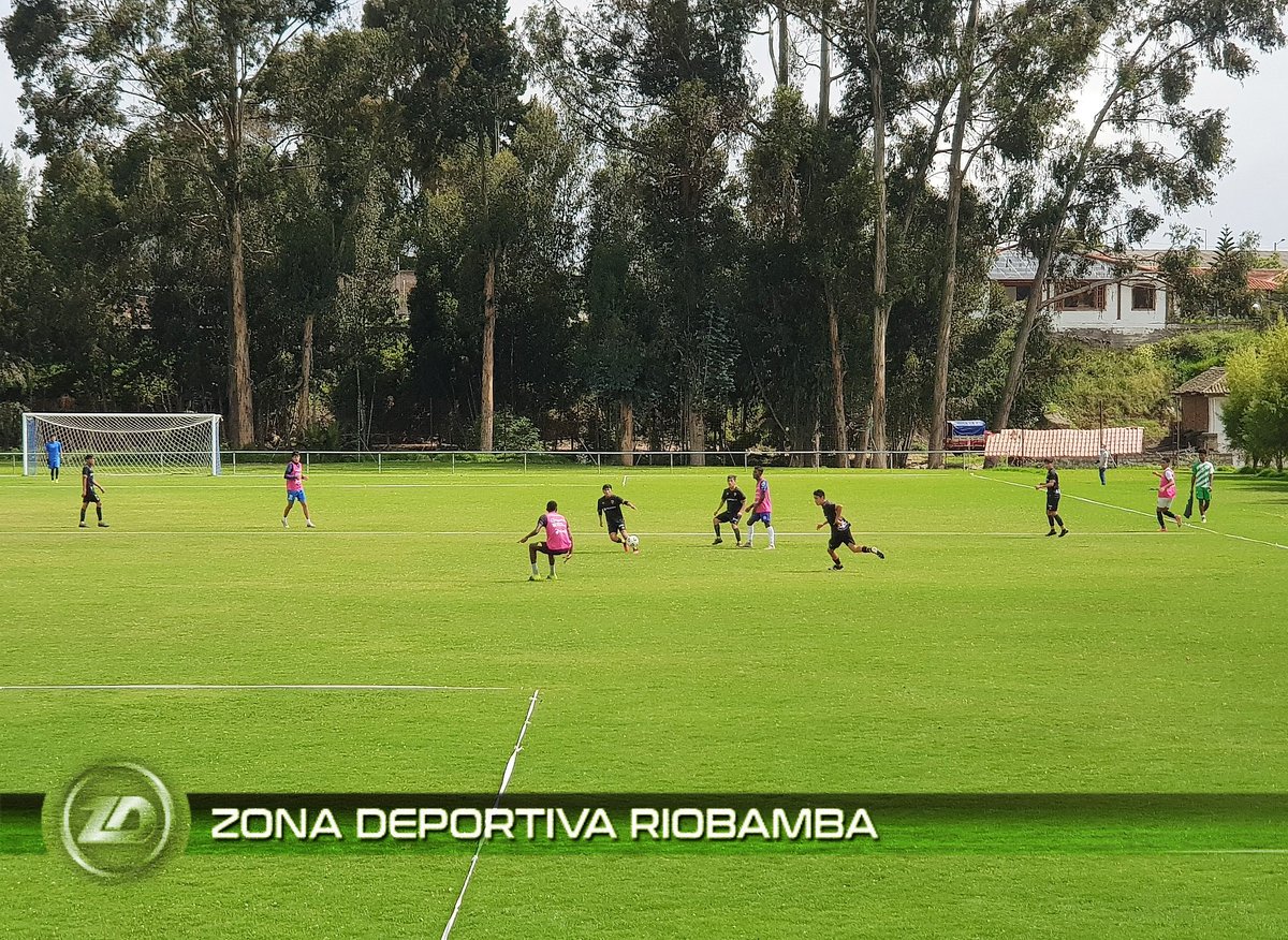 roldan_jimmy's tweet photo. #Amistoso
Partido:
@cdolmedoficial vs. @CuencaFC
#CategoríasReserva

@dtpipagonzalez DT olmedino trabaja en definir el primer plantel, para lo cual mantiene encuentros amistosos previo al arranque de #SerieB_Ec.

10 de enero arranca la pretemporada del #Ciclón.

🎙 @roldan_jimmy https://t.co/hGBLRy0gew