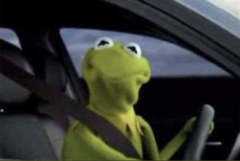 Cuando me adelantan a toda velocidad y acabamos en el mismo semáforo