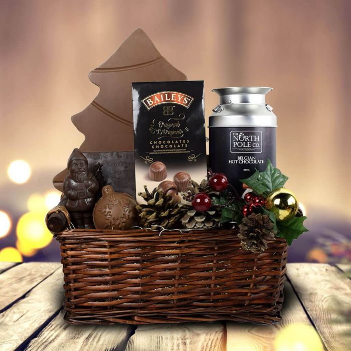 northpolecomp's tweet photo. Take a trip to the North Pole and see the wonders of Santa’s village.

Hurry! Shop now! 🎁

https://t.co/5PBOGrGUC2

#northpolecompany #wednesdaywisdom #giftbox #whiskey #gin #cheers #drinks #cookies #giftbox #giftbaskets #personalisedgifts #gifts #family #usa #canada https://t.co/8jCOhCODZd