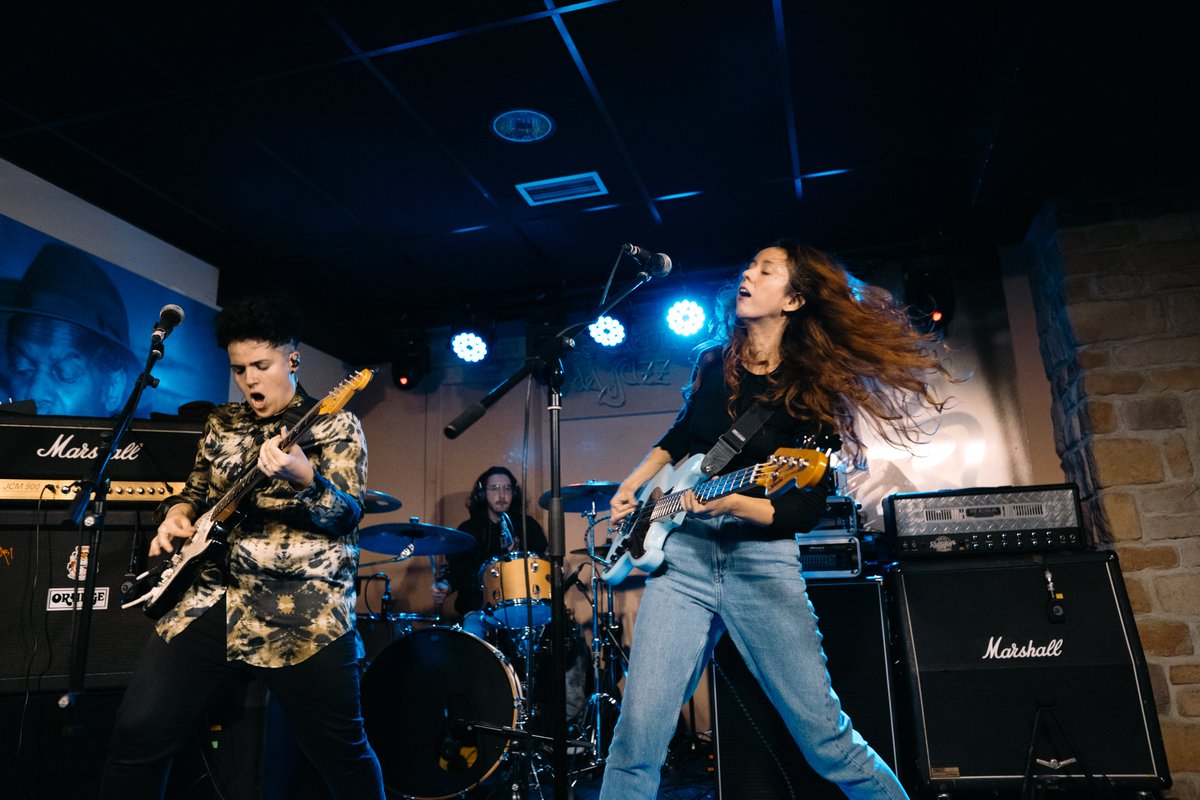 BreakTheSenses's tweet photo. ⚡🌹 la mejor manera de acabar el año, en un sitio increíble con gente increíble. Gracias Mubaza FEM y @lacuevadeljazz por montar este pedazo de festival junto a @lassexpeares &amp; @agoraphobiaband ⚡🌹 

#supersonicrebelclub #zamora https://t.co/DpMviFzUyS