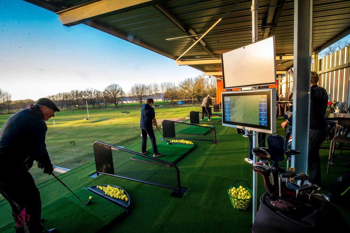 KempenseGolf's tweet photo. Benieuwd naar onze nieuwe driving range met Top Tracers? Een nieuwe oefenmethode, waarbij wordt getoond hoeveel meter (en hoe recht of krom 🤪) iedere bal vliegt. Deze balvlucht systematiek wordt ook gebruikt voor swinganalyses, golfspelen en clubfittings. Iedereen welkom! 🏌️ https://t.co/WX6sRlLO9Z
