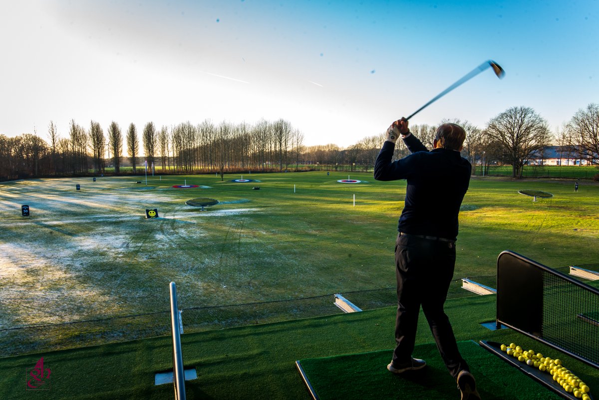KempenseGolf's tweet photo. Benieuwd naar onze nieuwe driving range met Top Tracers? Een nieuwe oefenmethode, waarbij wordt getoond hoeveel meter (en hoe recht of krom 🤪) iedere bal vliegt. Deze balvlucht systematiek wordt ook gebruikt voor swinganalyses, golfspelen en clubfittings. Iedereen welkom! 🏌️ https://t.co/WX6sRlLO9Z