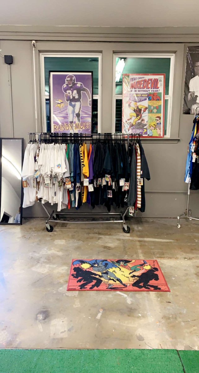 VisualsNola's tweet photo. COME GET YOUR CHRISTMAS SHOPPING IN 🎄🎁

910 N Broad 
Open till 6-pm https://t.co/laL3ghGhKr