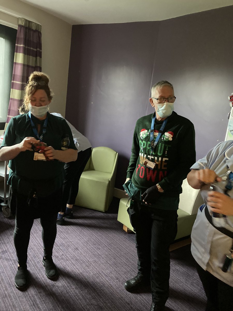 Wellbeingwarri2's tweet photo. Such a lovely time celebrating Christmas with the hard working AFS staff. Love that we were able to host and give out presents on the wards as a small thank you #wellbeingwarriors #inittogether #thinkforensicAFS #SLTwellbeingteam https://t.co/YEhLz5i0o5