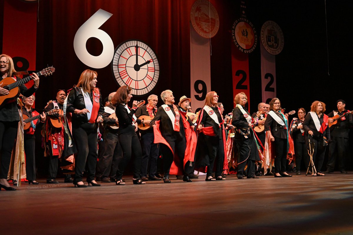 iupialdia's tweet photo. Algunos momentos vividos en el ✨ Magno Concierto Generacional ✨ de la @TunaUprrp celebrando sus 6️⃣0️⃣ Aniversario.
@TeatroUPRRP
#DeLos60Al60 #TunaUPR #aniversario #TeatroUPR #IUPI https://t.co/xIRtO2A2if