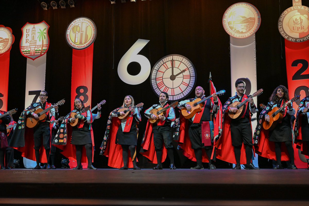 iupialdia's tweet photo. Algunos momentos vividos en el ✨ Magno Concierto Generacional ✨ de la @TunaUprrp celebrando sus 6️⃣0️⃣ Aniversario.
@TeatroUPRRP
#DeLos60Al60 #TunaUPR #aniversario #TeatroUPR #IUPI https://t.co/xIRtO2A2if