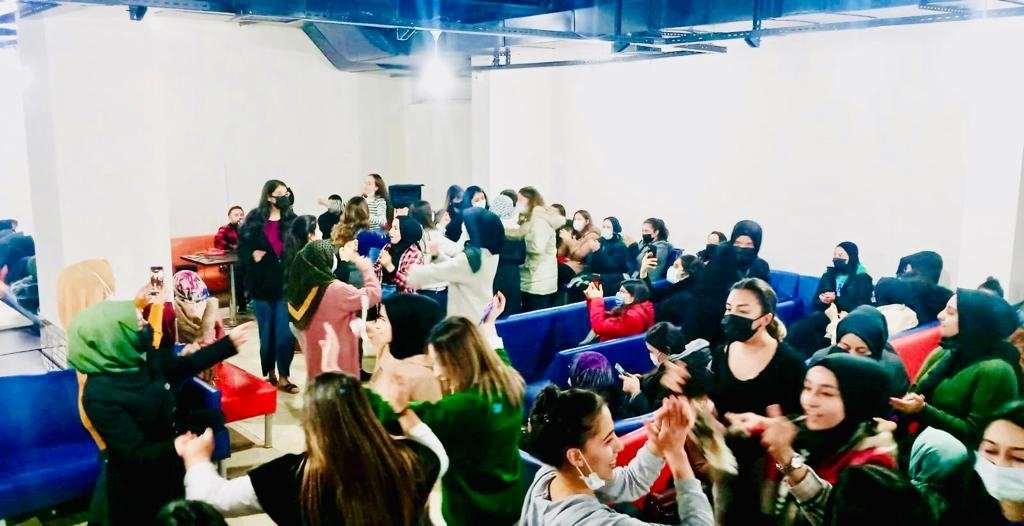 KirikkaleKYGM's tweet photo. Kızılırmak Yurt Müdürlüğümüzde Öğrencilerimizin moral ve motivasyonu için “Biz Bize Moral Gecesi“ programına öğrencilerimiz yoğun ilgi gösterdi https://t.co/CGMoal46UJ