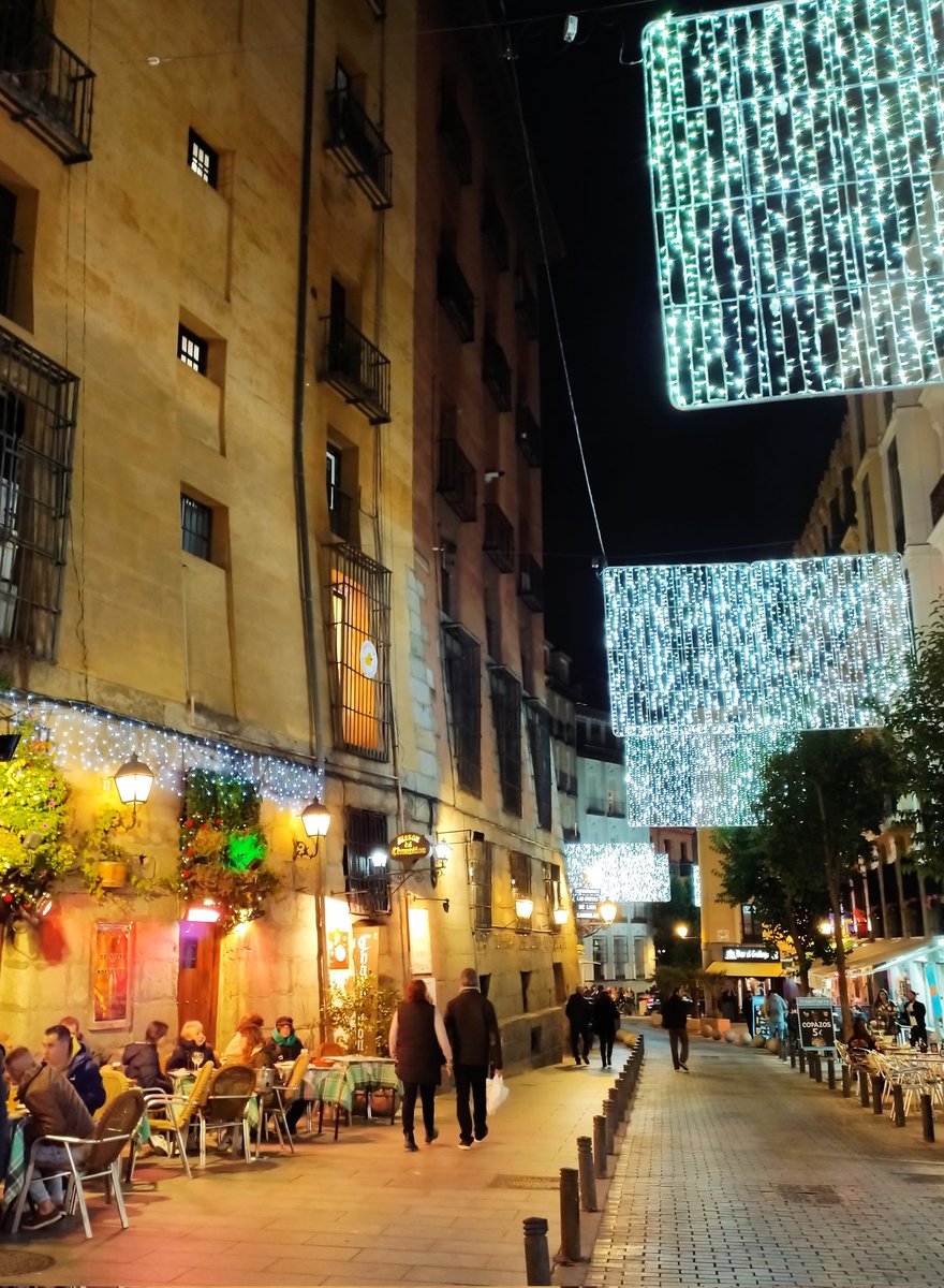 LovingMadrid_'s tweet photo. #NavidadenMadrid #lucesdenavidad #callesdeMadrid https://t.co/XrzaBi4NdN