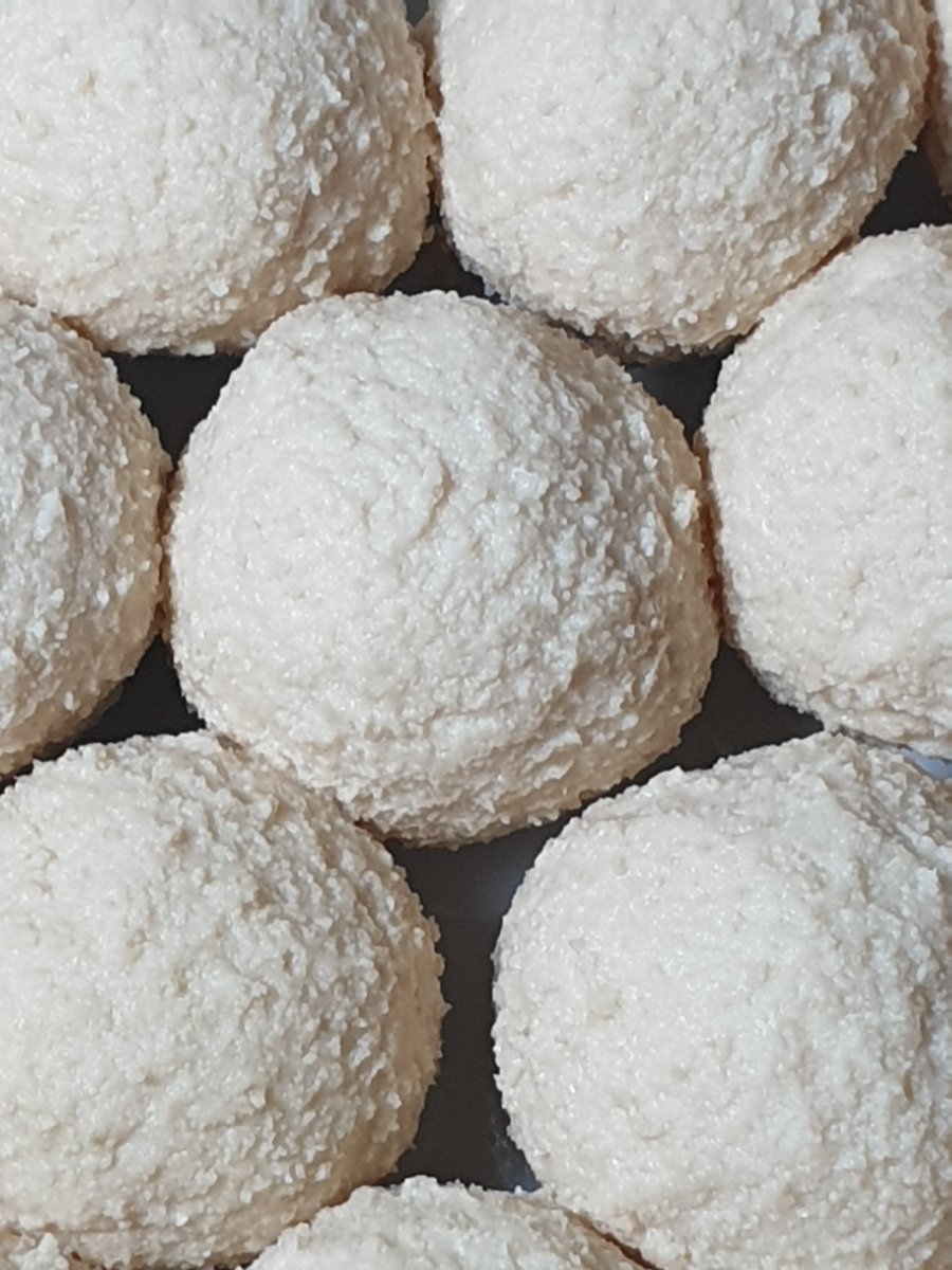Khadimite's tweet photo. Yesterday I tried for the first time to make some #Qurrut/#Kashk from home made yoghurt that I had made previously. I followed the Turkish way of making it as shown in this 👇 video.
https://t.co/OzRc2koov9
I'm waiting for them to dry out now & will add them to my #Aash dish 🙂 https://t.co/MWaVnfUreV