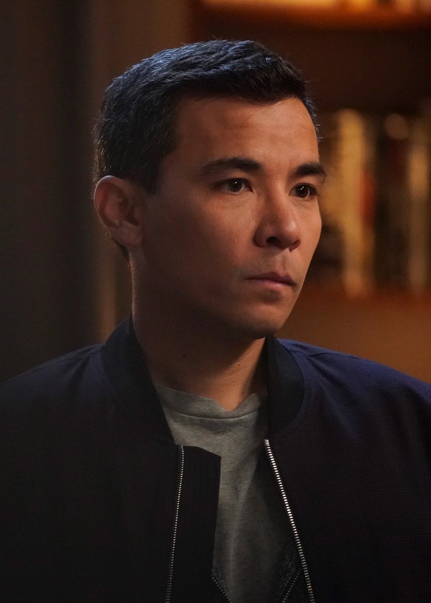 Оливер хэмптон. Оливер как избежать. Оливер из как избежать наказания актер. Конрад рикамора. Оливер как избежать.